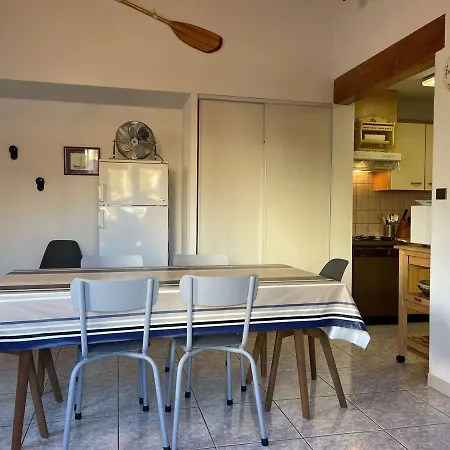 2 Pieces Avec Terrasse, Proche Port Et Plage, Climatise, 4 Couchages, Classe 3 Etoiles - Fr-1-225c-112 Apartment