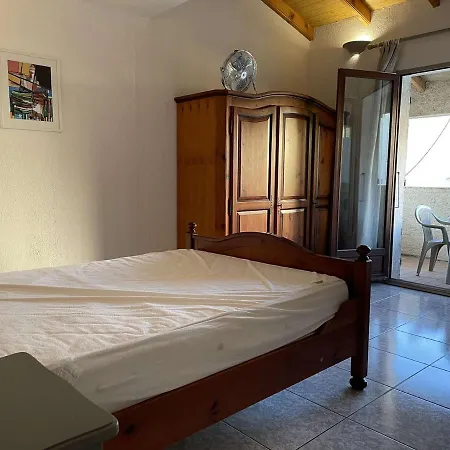 2 Pieces Avec Terrasse, Proche Port Et Plage, Climatise, 4 Couchages, Classe 3 Etoiles - Fr-1-225c-112 Apartment